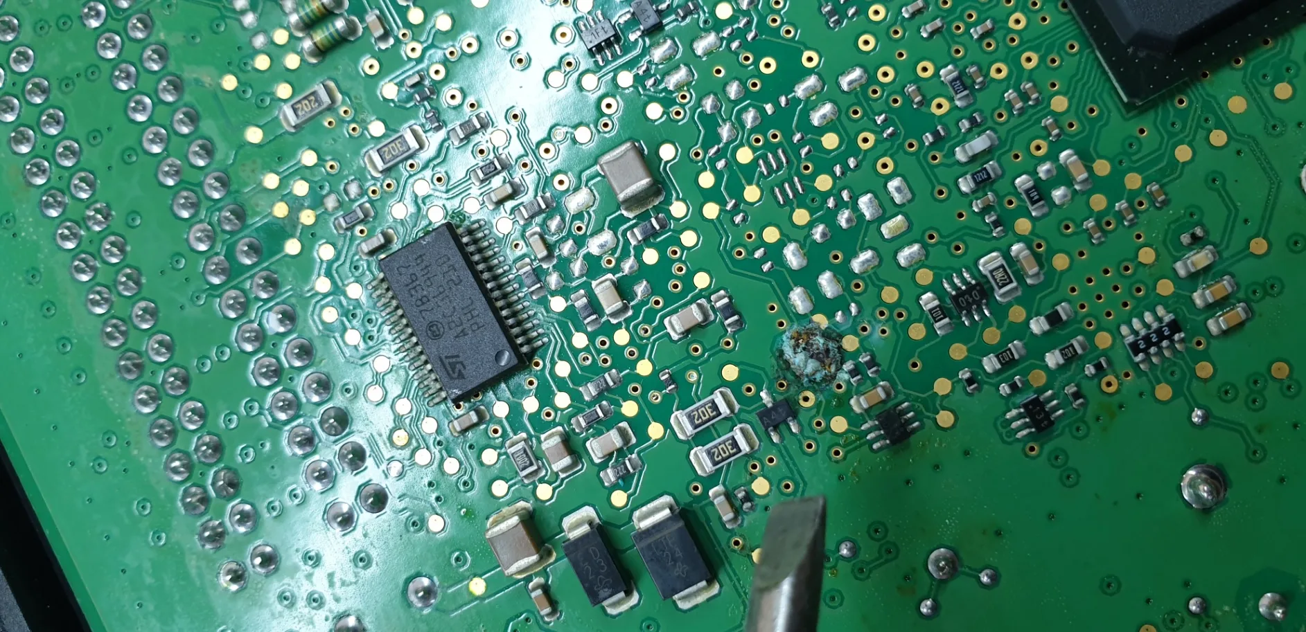 Naprawa elektroniki samochodowej